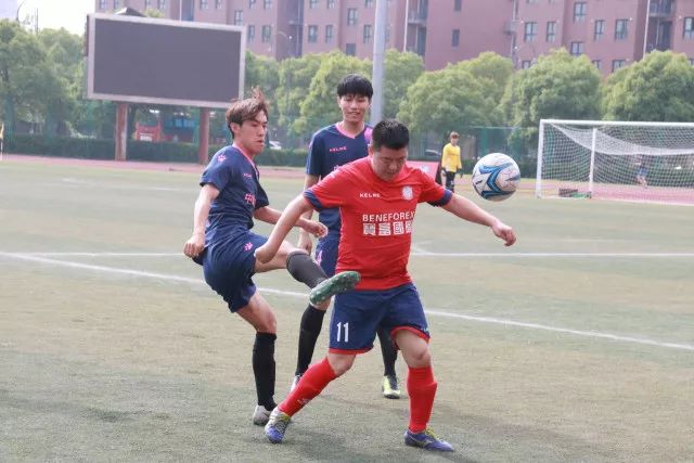 骑士惨败于凯尔特人，哈登缺阵影响明显，篮板问题突出